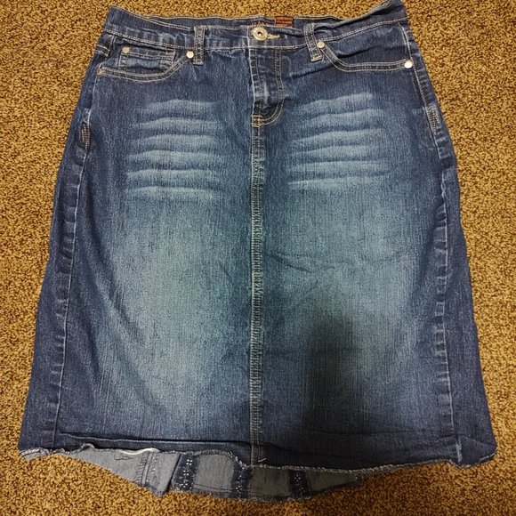 Vanilla: Denim Skirt with Studs On The Back (Vintage) - Picture 2 of 5